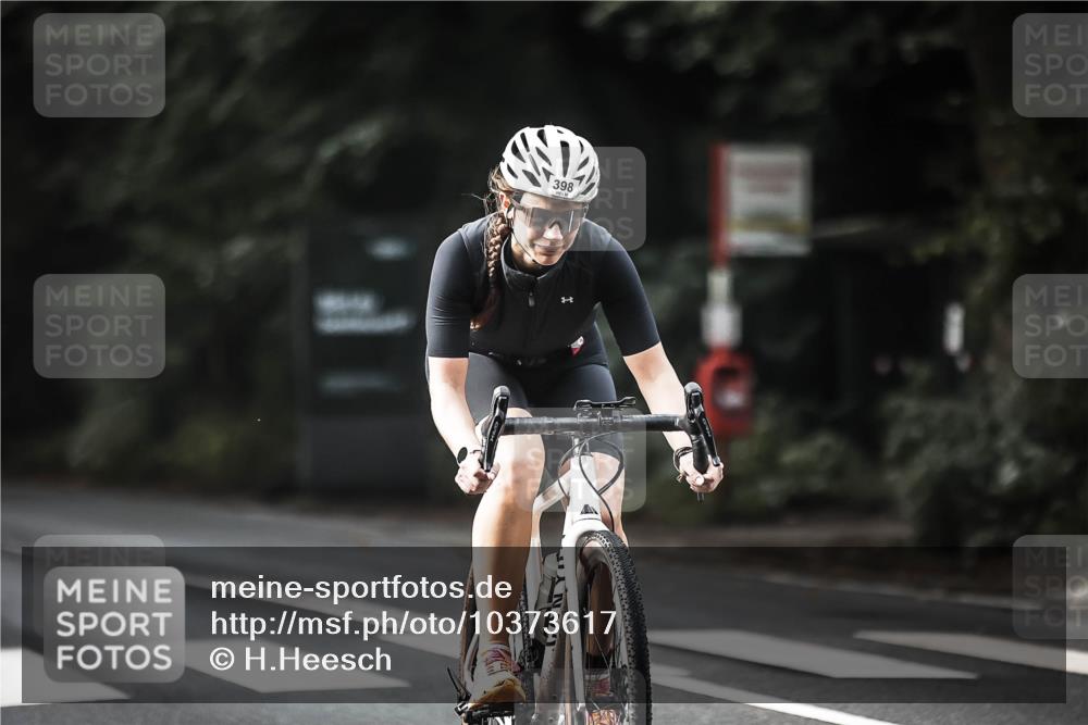 13.09.2026 - Stadtparktriathlon H.Heesch http://msf.ph/oto/10373617 13.09.2026 10:53:27 Radfahren 398, 524, 566 meine-sportfotos.de