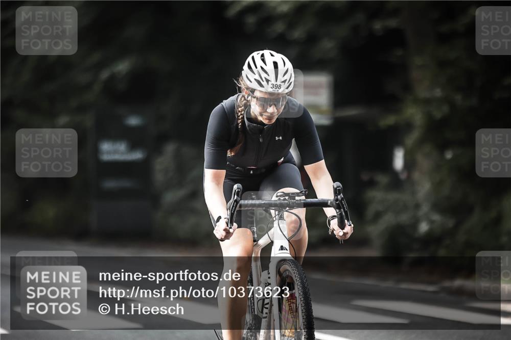 13.09.2026 - Stadtparktriathlon H.Heesch http://msf.ph/oto/10373623 13.09.2026 10:53:27 Radfahren 398, 524, 566 meine-sportfotos.de