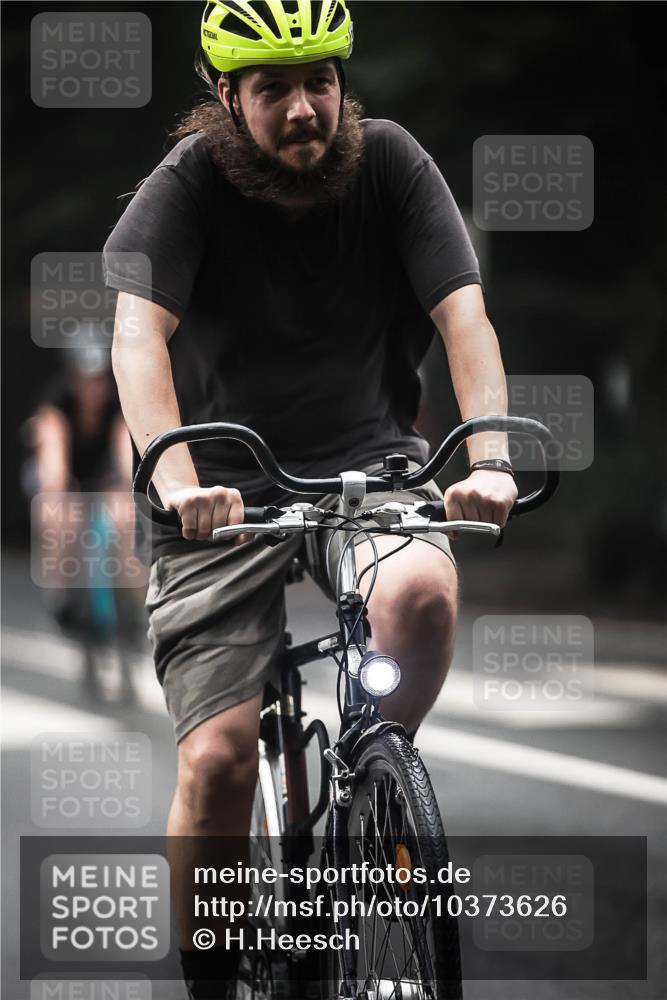 13.09.2026 - Stadtparktriathlon H.Heesch http://msf.ph/oto/10373626 13.09.2026 10:23:51 Radfahren 293, 336, 404 meine-sportfotos.de
