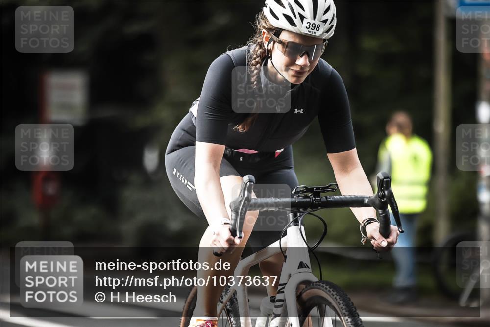 13.09.2026 - Stadtparktriathlon H.Heesch http://msf.ph/oto/10373637 13.09.2026 10:53:27 Radfahren 398, 524, 566 meine-sportfotos.de
