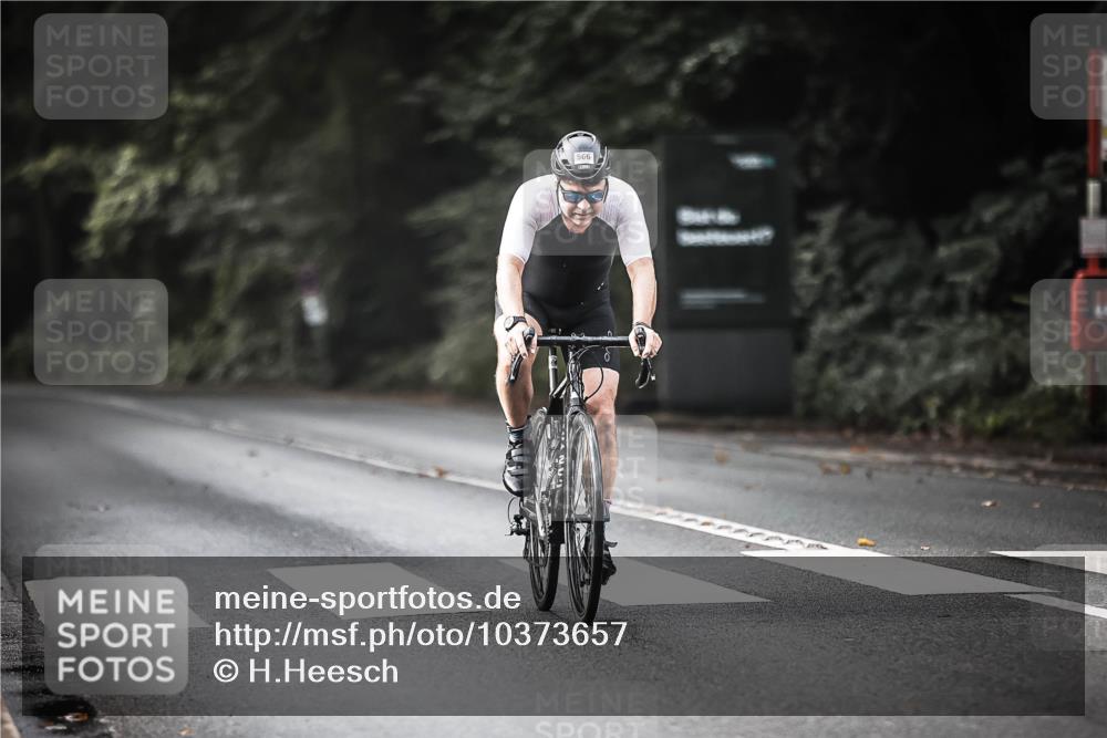 13.09.2026 - Stadtparktriathlon H.Heesch http://msf.ph/oto/10373657 13.09.2026 10:53:29 Radfahren 398, 524, 566 meine-sportfotos.de