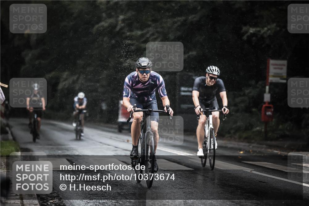13.09.2026 - Stadtparktriathlon H.Heesch http://msf.ph/oto/10373674 13.09.2026 12:10:07 Radfahren 861, 882, 915, 925, 1001, 1016, 1044 meine-sportfotos.de