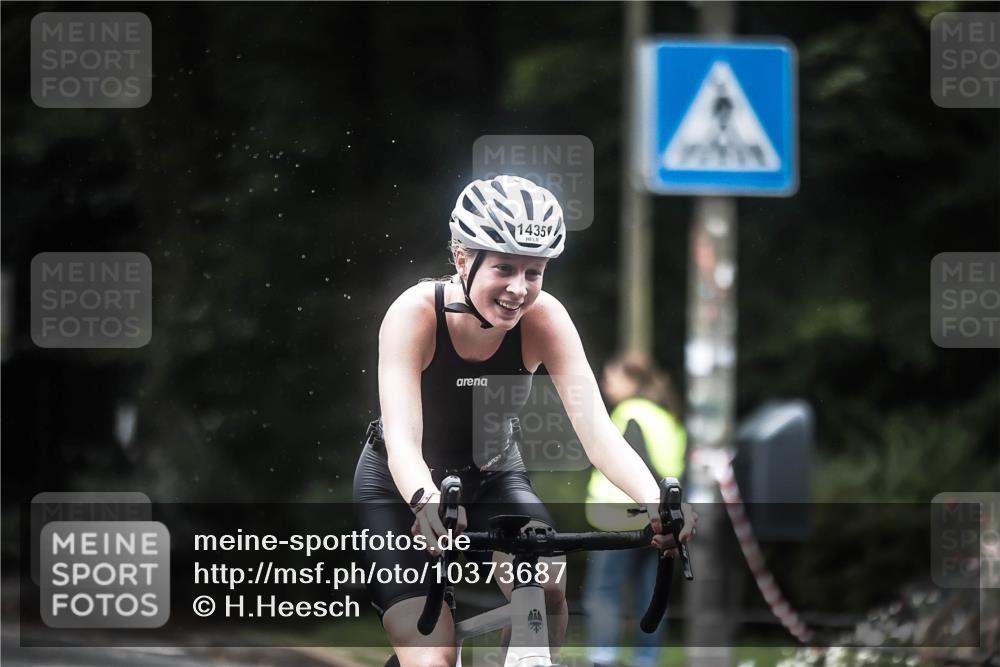 13.09.2026 - Stadtparktriathlon H.Heesch http://msf.ph/oto/10373687 13.09.2026 13:29:37 Radfahren 1360, 1385, 1435 meine-sportfotos.de