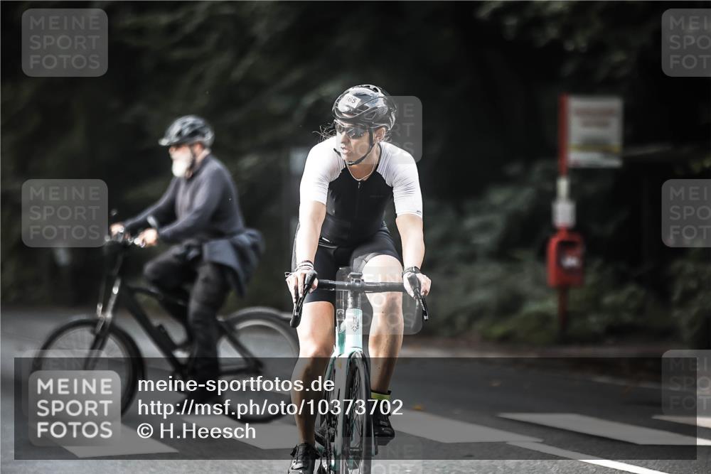 13.09.2026 - Stadtparktriathlon H.Heesch http://msf.ph/oto/10373702 13.09.2026 10:53:36 Radfahren 465, 566 meine-sportfotos.de