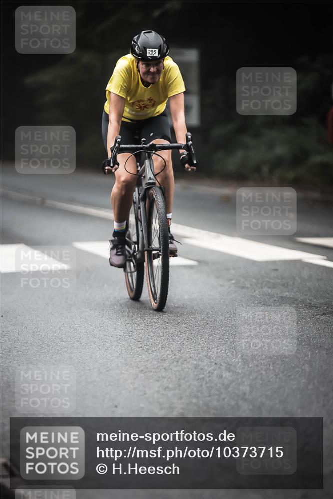 13.09.2026 - Stadtparktriathlon H.Heesch http://msf.ph/oto/10373715 13.09.2026 10:24:03 Radfahren 295, 301, 403 meine-sportfotos.de