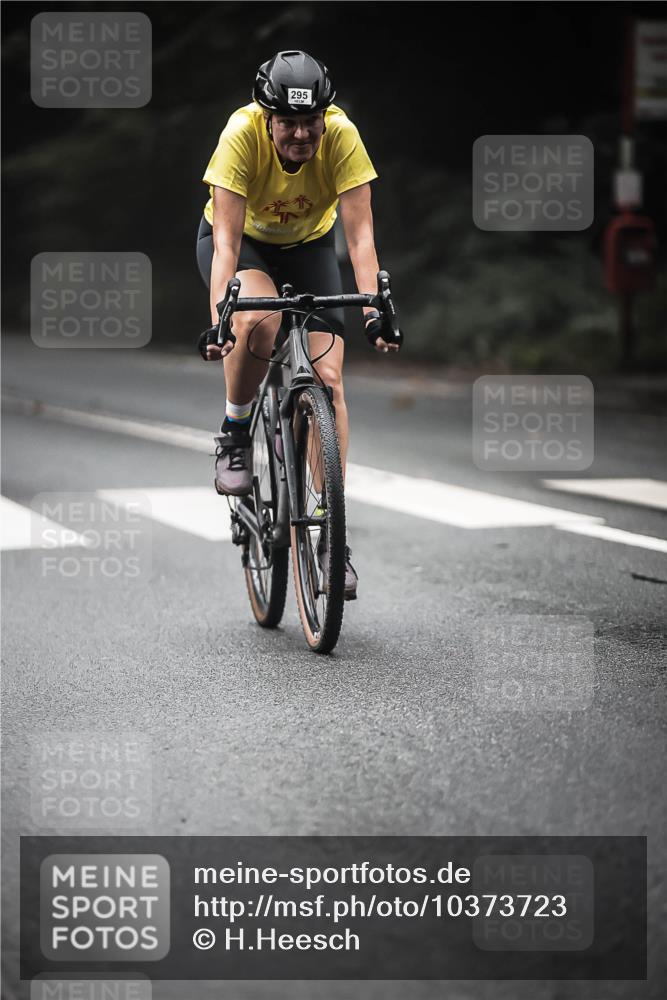 13.09.2026 - Stadtparktriathlon H.Heesch http://msf.ph/oto/10373723 13.09.2026 10:24:03 Radfahren 295, 301, 403 meine-sportfotos.de