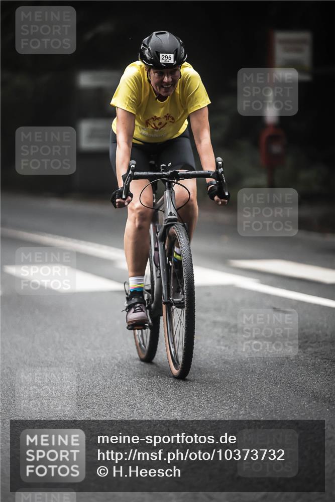 13.09.2026 - Stadtparktriathlon H.Heesch http://msf.ph/oto/10373732 13.09.2026 10:24:04 Radfahren 295, 301, 403 meine-sportfotos.de