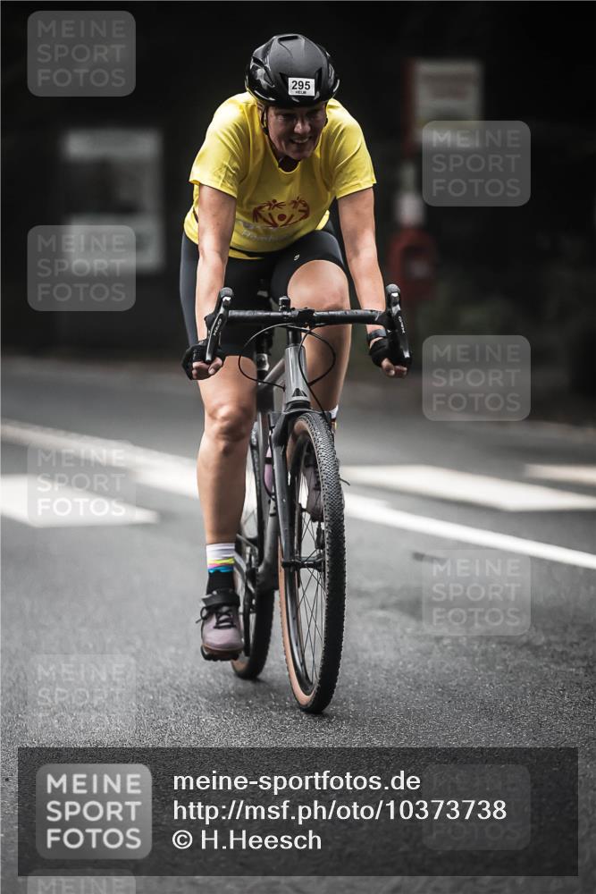 13.09.2026 - Stadtparktriathlon H.Heesch http://msf.ph/oto/10373738 13.09.2026 10:24:04 Radfahren 295, 301, 403 meine-sportfotos.de