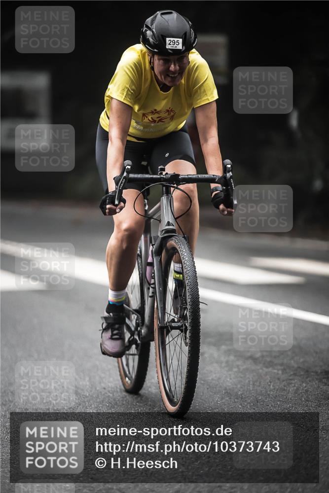 13.09.2026 - Stadtparktriathlon H.Heesch http://msf.ph/oto/10373743 13.09.2026 10:24:04 Radfahren 295, 301, 403 meine-sportfotos.de