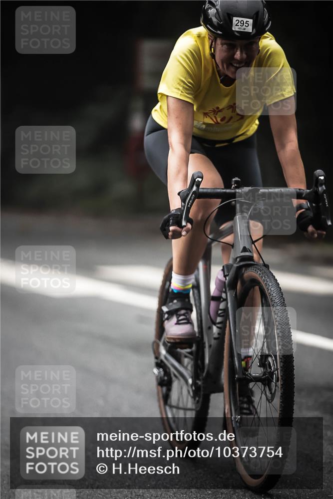 13.09.2026 - Stadtparktriathlon H.Heesch http://msf.ph/oto/10373754 13.09.2026 10:24:04 Radfahren 295, 301, 403 meine-sportfotos.de