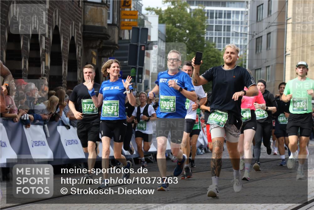 13.09.2026 - 21. swb-Marathon Bremen Strokosch-Dieckow http://msf.ph/oto/10373763 13.09.2026 13:37:04 Ziel 164, 551, 813, 843, 1936, 2275, 2673, 2819, 3541, 3585, 3635, 3815, 3874, 3998, 4006, 4050, 4304, 4335, 4414, 4676, 4892, 5061, 5236, 5355, 5447, 5656, 5823, 6050, 6280, 6340, 6408, 6516, 6568, 6966, 7039, 7229, 7237, 7640, 7656, 7765, 8498, 8685, 8723, 8790, 9658, 9776, 9807, 10068, 10070, 1180, 1854, 1991, 2531, 3333, 3732, 3894, 4932, 4947, 5547, 5577, 5612, 6046, 6629, 6904, 6947, 6961, 7006, 7571, 8268, 9701 meine-sportfotos.de