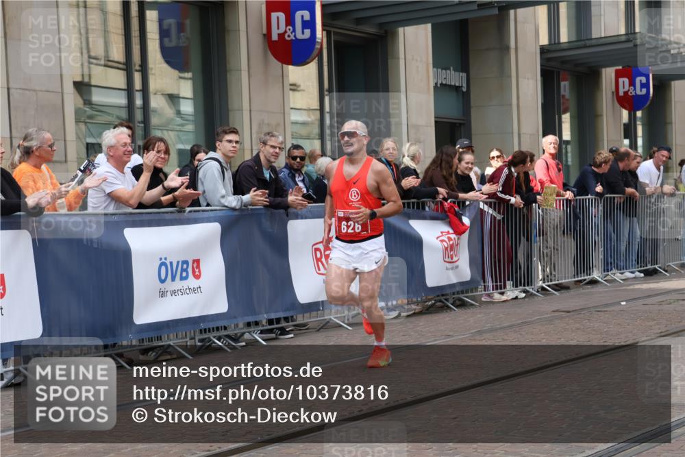 13.09.2026 - 21. swb-Marathon Bremen Strokosch-Dieckow http://msf.ph/oto/10373816 13.09.2026 12:21:09 Ziel 626 meine-sportfotos.de