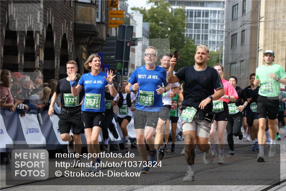 13.09.2026 - 21. swb-Marathon Bremen Strokosch-Dieckow http://msf.ph/oto/10373824 13.09.2026 13:37:05 Ziel 551, 813, 843, 1936, 2275, 2819, 3541, 3585, 3635, 3815, 3874, 3998, 4050, 4304, 4335, 4414, 4676, 4892, 5061, 5236, 5355, 5447, 5656, 5823, 6050, 6269, 6280, 6340, 6408, 6516, 6568, 6966, 7039, 7229, 7237, 7640, 7656, 7765, 8034, 8498, 8685, 8723, 8790, 9658, 9776, 9807, 10068, 10070, 1180, 1854, 1991, 2531, 3333, 3627, 3732, 3823, 3894, 4932, 4947, 5388, 5547, 5577, 5612, 5791, 6046, 6629, 6904, 6947, 6961, 7006, 7571, 8268, 9701 meine-sportfotos.de
