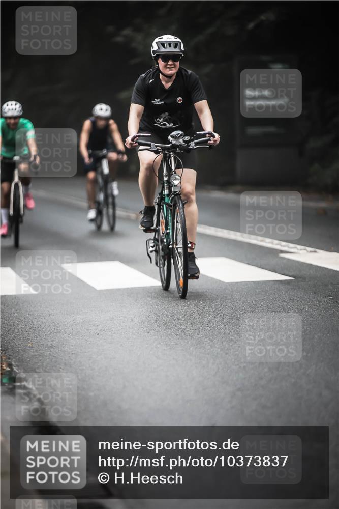 13.09.2026 - Stadtparktriathlon H.Heesch http://msf.ph/oto/10373837 13.09.2026 10:24:11 Radfahren 301, 306, 320, 403, 409, 445 meine-sportfotos.de