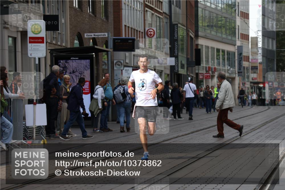 13.09.2026 - 21. swb-Marathon Bremen Strokosch-Dieckow http://msf.ph/oto/10373862 13.09.2026 12:22:09 Ziel 176, 1681 meine-sportfotos.de