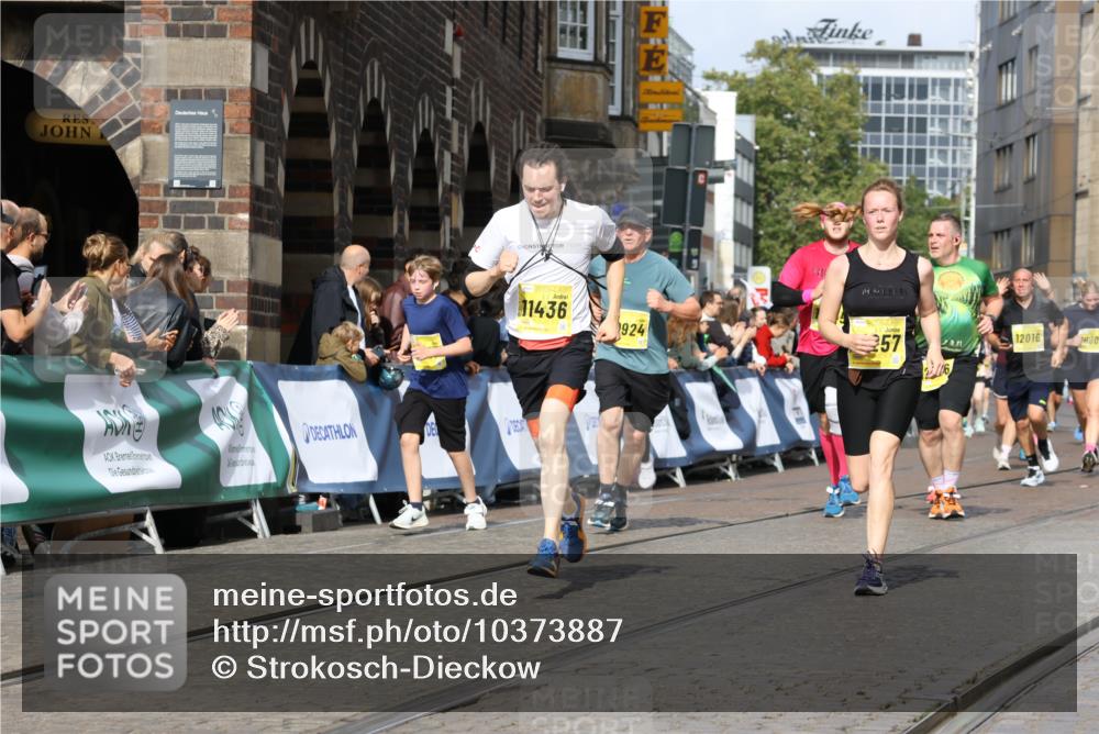 13.09.2026 - 21. swb-Marathon Bremen Strokosch-Dieckow http://msf.ph/oto/10373887 13.09.2026 11:02:07 Ziel 10332, 10409, 10444, 10497, 10817, 11075, 11115, 11150, 11268, 11305, 11369, 11412, 11413, 11479, 11486, 11668, 11747, 11859, 11985, 11986, 12095, 12379, 12412, 12466, 10153, 10154, 10173, 10273, 10274, 10278, 10331, 10338, 10439, 10636, 10738, 10885, 10915, 10943, 11249, 11505, 11576, 11811, 11853, 11886, 12042, 12094, 12134, 12135, 12437 meine-sportfotos.de