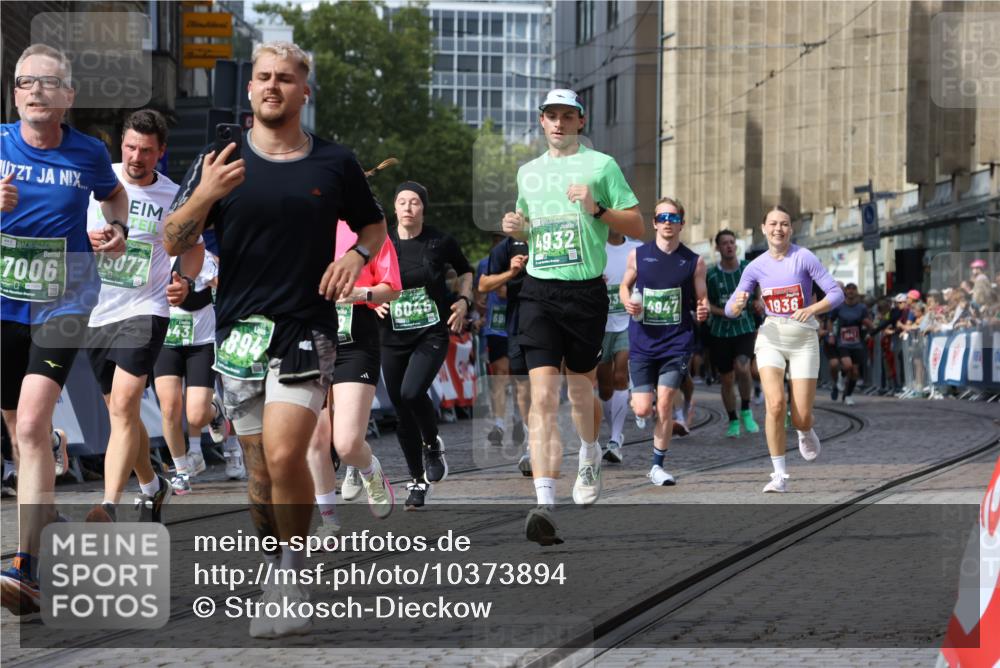 13.09.2026 - 21. swb-Marathon Bremen Strokosch-Dieckow http://msf.ph/oto/10373894 13.09.2026 13:37:06 Ziel 551, 813, 843, 1641, 1936, 2275, 2819, 3541, 3635, 3815, 3874, 3998, 4050, 4304, 4335, 4414, 4676, 4892, 5061, 5236, 5355, 5447, 5656, 5823, 6050, 6269, 6280, 6340, 6408, 6516, 6568, 6966, 7039, 7229, 7237, 7640, 7656, 7765, 8034, 8498, 8685, 8723, 8790, 9331, 9658, 9776, 9807, 869, 1180, 1854, 2531, 3333, 3627, 3732, 3823, 3894, 4932, 4947, 5388, 5547, 5577, 5612, 5791, 6046, 6904, 6947, 7006, 7571, 8268, 8753, 9701 meine-sportfotos.de