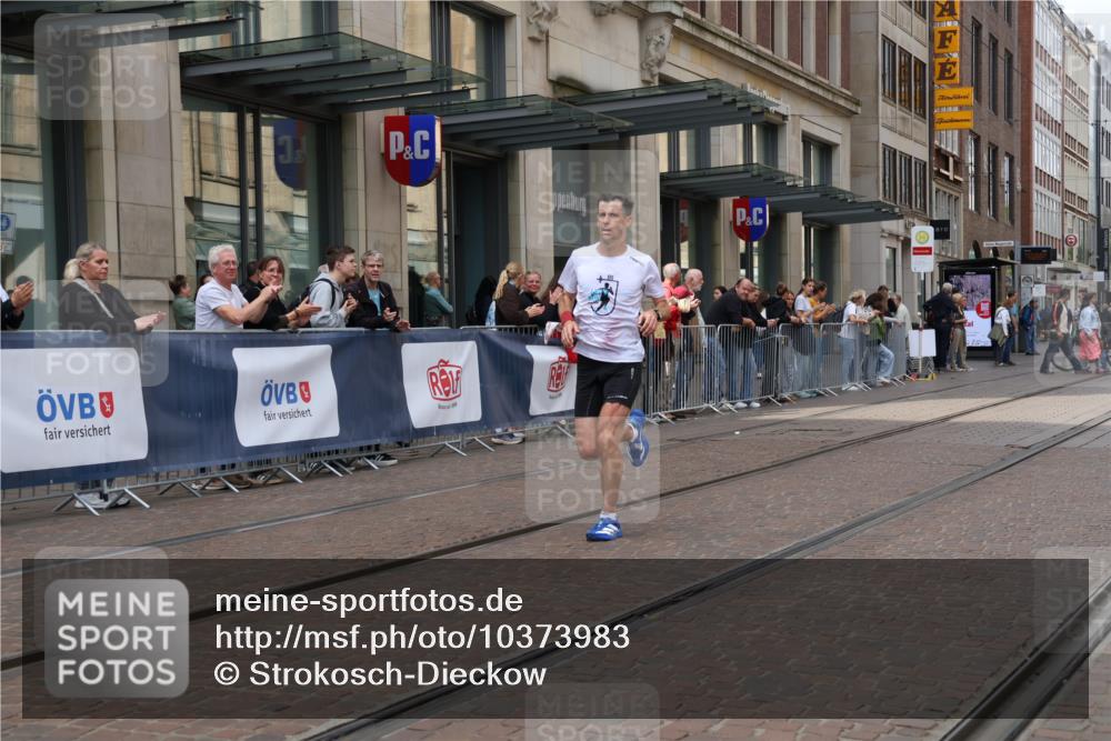 13.09.2026 - 21. swb-Marathon Bremen Strokosch-Dieckow http://msf.ph/oto/10373983 13.09.2026 12:22:13 Ziel 176, 1681 meine-sportfotos.de