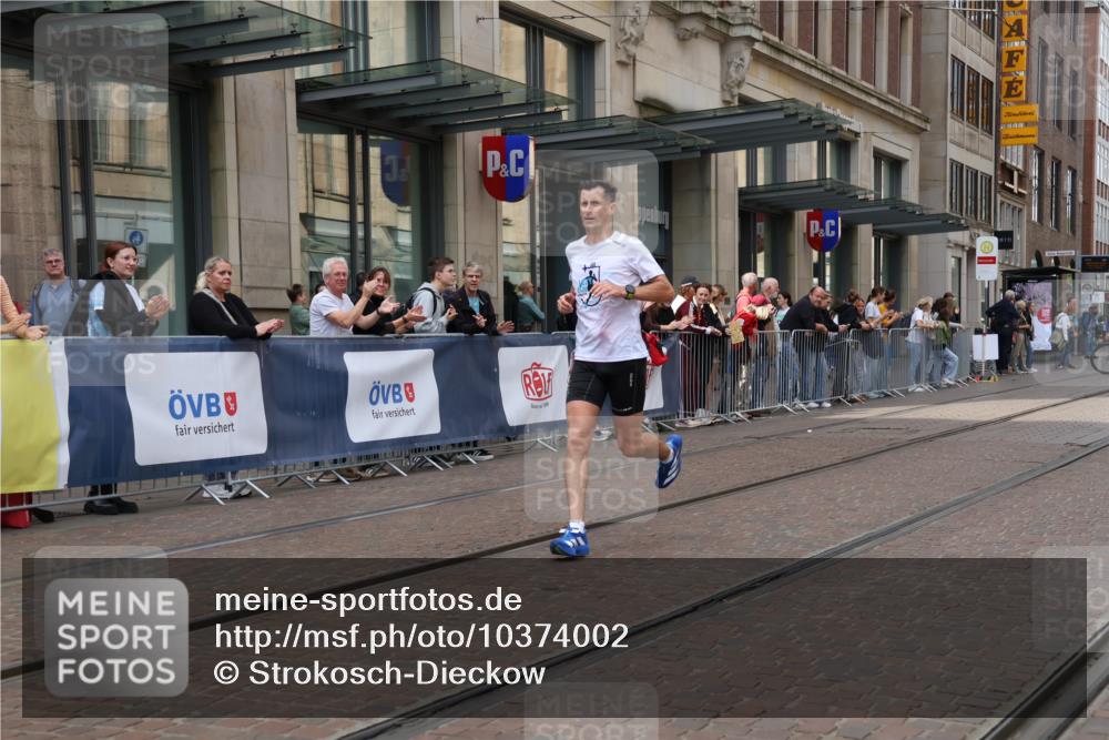 13.09.2026 - 21. swb-Marathon Bremen Strokosch-Dieckow http://msf.ph/oto/10374002 13.09.2026 12:22:13 Ziel 176, 1681 meine-sportfotos.de