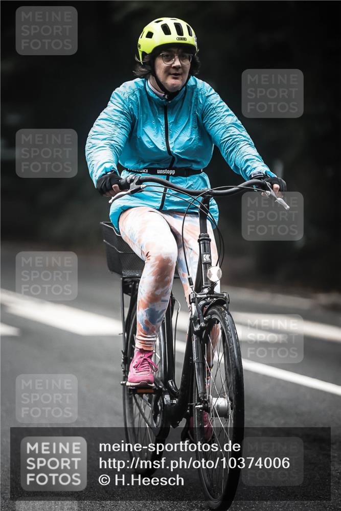 13.09.2026 - Stadtparktriathlon H.Heesch http://msf.ph/oto/10374006 13.09.2026 10:24:28 Radfahren 224, 236, 287, 289, 343 meine-sportfotos.de