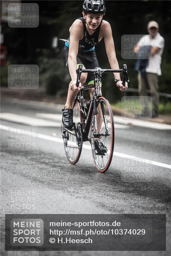 13.09.2026 - Stadtparktriathlon H.Heesch http://msf.ph/oto/10374029 13.09.2026 13:30:29 Radfahren 1310, 1524 meine-sportfotos.de