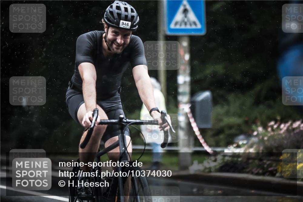 13.09.2026 - Stadtparktriathlon H.Heesch http://msf.ph/oto/10374030 13.09.2026 12:10:37 Radfahren 859, 926, 946, 987, 1030, 1033, 1060 meine-sportfotos.de