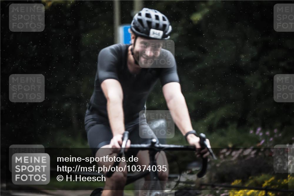 13.09.2026 - Stadtparktriathlon H.Heesch http://msf.ph/oto/10374035 13.09.2026 12:10:37 Radfahren 859, 926, 946, 987, 1030, 1033, 1060 meine-sportfotos.de