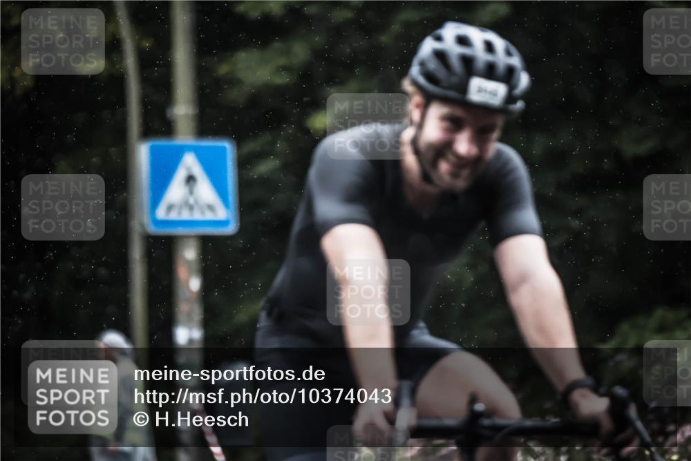 13.09.2026 - Stadtparktriathlon H.Heesch http://msf.ph/oto/10374043 13.09.2026 12:10:37 Radfahren 859, 926, 946, 987, 1030, 1033, 1060 meine-sportfotos.de