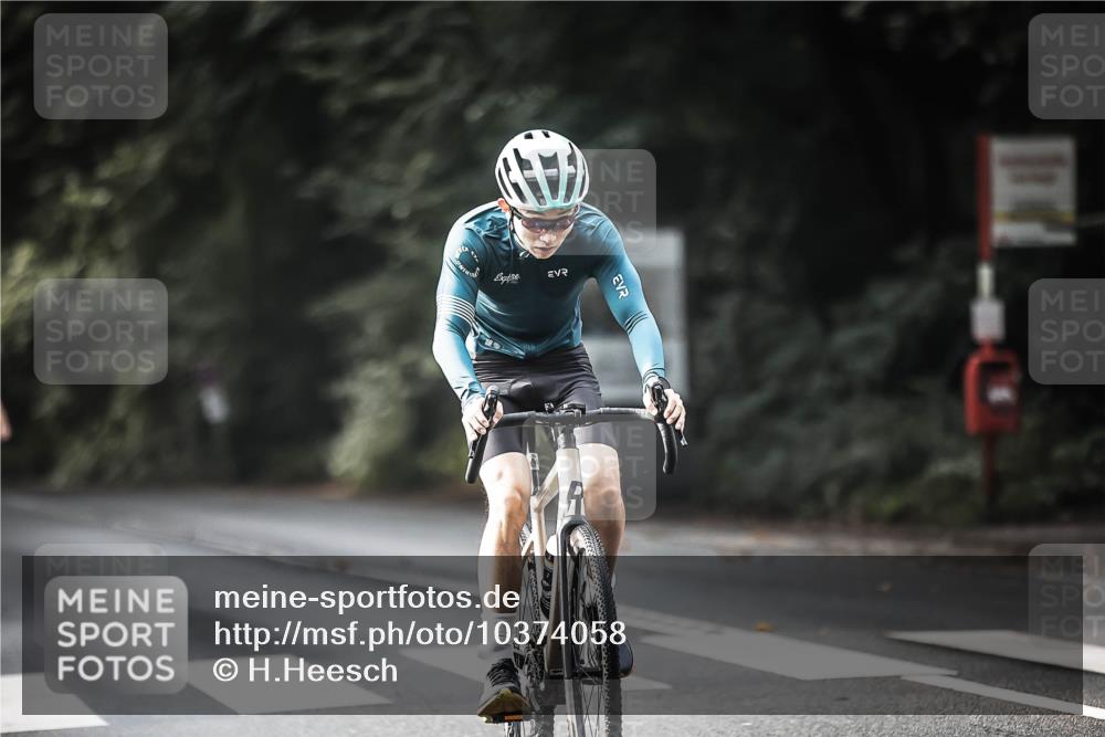 13.09.2026 - Stadtparktriathlon H.Heesch http://msf.ph/oto/10374058 13.09.2026 10:54:02 Radfahren 385, 408, 489, 519, 622 meine-sportfotos.de