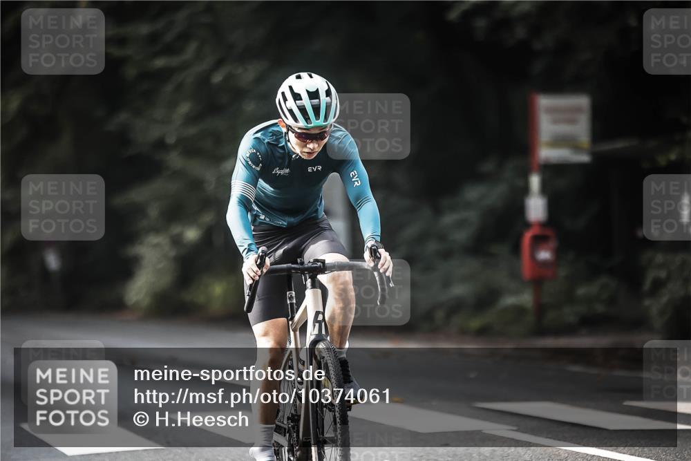 13.09.2026 - Stadtparktriathlon H.Heesch http://msf.ph/oto/10374061 13.09.2026 10:54:02 Radfahren 385, 408, 489, 519, 622 meine-sportfotos.de