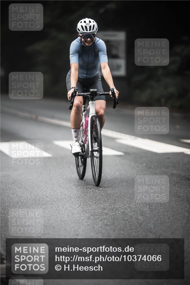 13.09.2026 - Stadtparktriathlon H.Heesch http://msf.ph/oto/10374066 13.09.2026 10:24:34 Radfahren 287, 289, 313, 343 meine-sportfotos.de