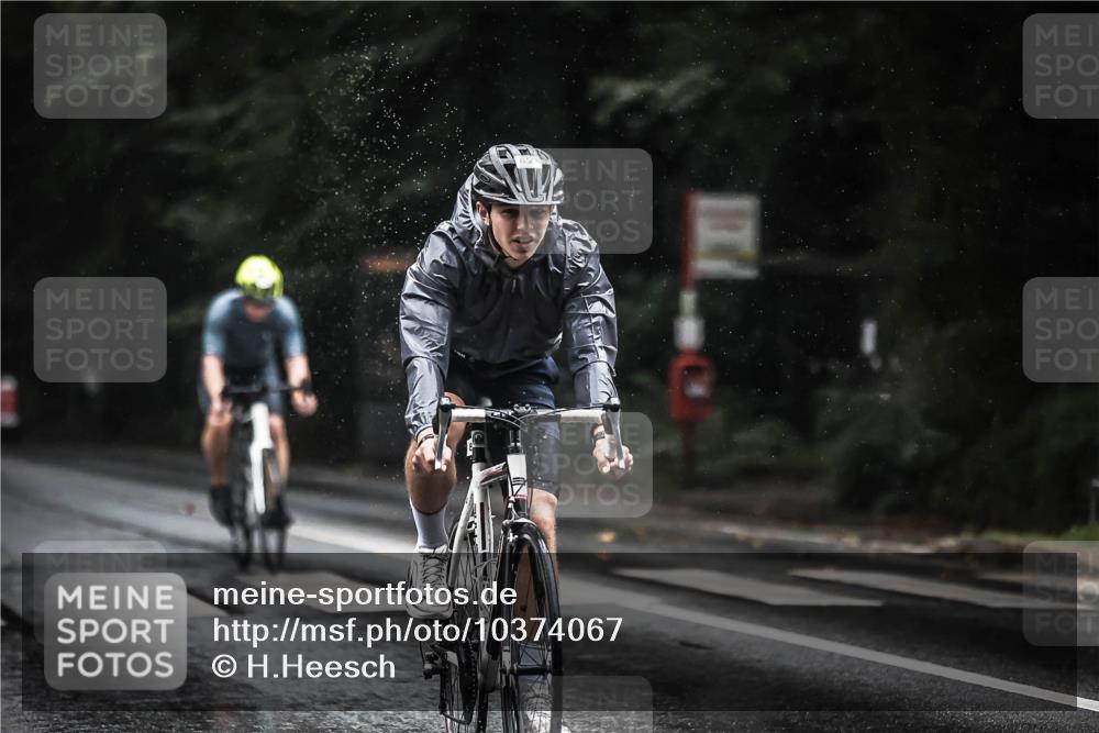 13.09.2026 - Stadtparktriathlon H.Heesch http://msf.ph/oto/10374067 13.09.2026 12:10:41 Radfahren 859, 926, 946, 948, 1030, 1053, 1060 meine-sportfotos.de
