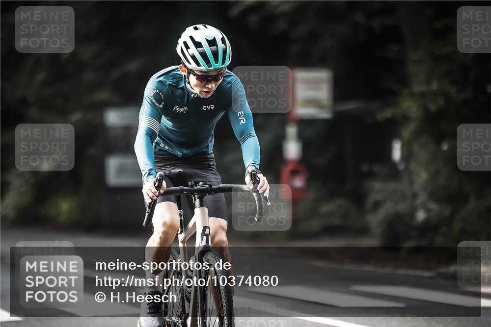 13.09.2026 - Stadtparktriathlon H.Heesch http://msf.ph/oto/10374080 13.09.2026 10:54:02 Radfahren 385, 408, 489, 519, 622 meine-sportfotos.de