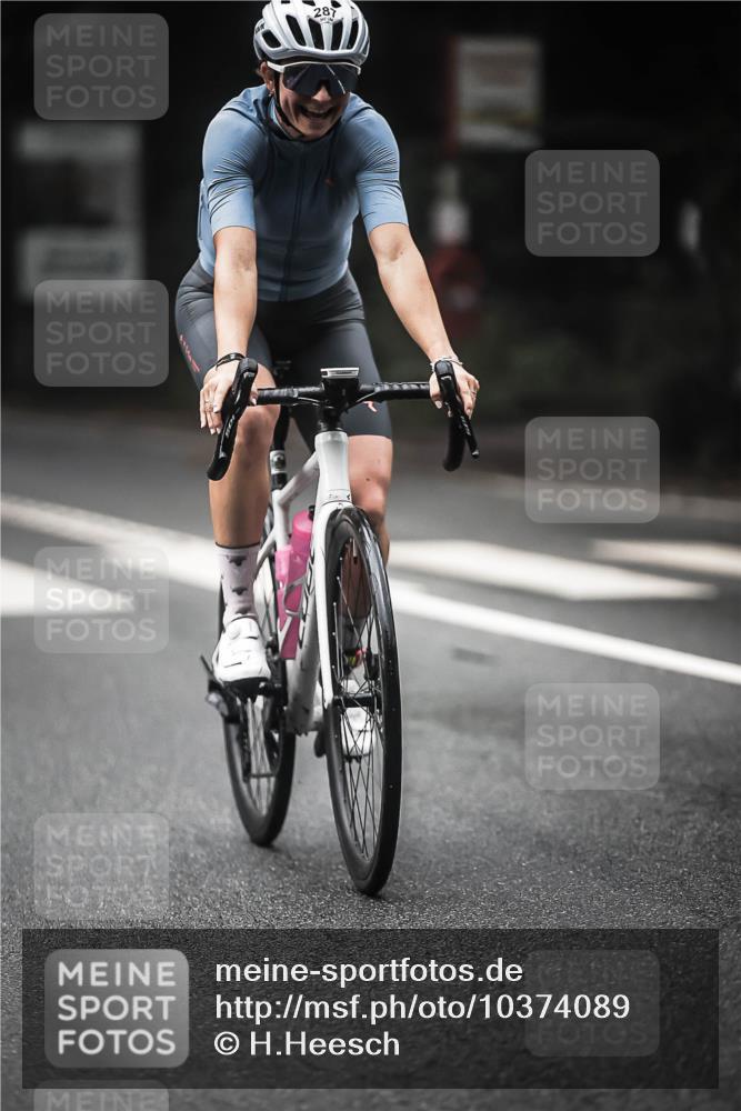 13.09.2026 - Stadtparktriathlon H.Heesch http://msf.ph/oto/10374089 13.09.2026 10:24:35 Radfahren 287, 289, 313 meine-sportfotos.de