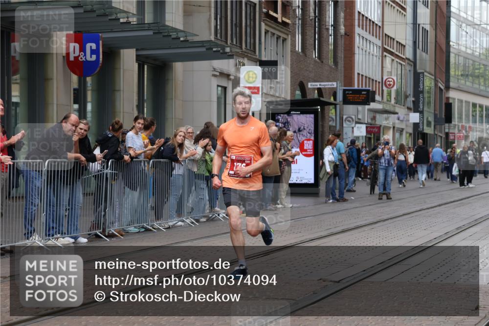 13.09.2026 - 21. swb-Marathon Bremen Strokosch-Dieckow http://msf.ph/oto/10374094 13.09.2026 12:22:46 Ziel 176 meine-sportfotos.de