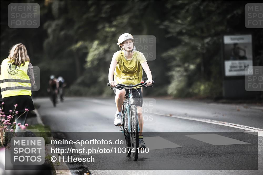 13.09.2026 - Stadtparktriathlon H.Heesch http://msf.ph/oto/10374100 13.09.2026 10:54:04 Radfahren 408, 489, 519, 622 meine-sportfotos.de
