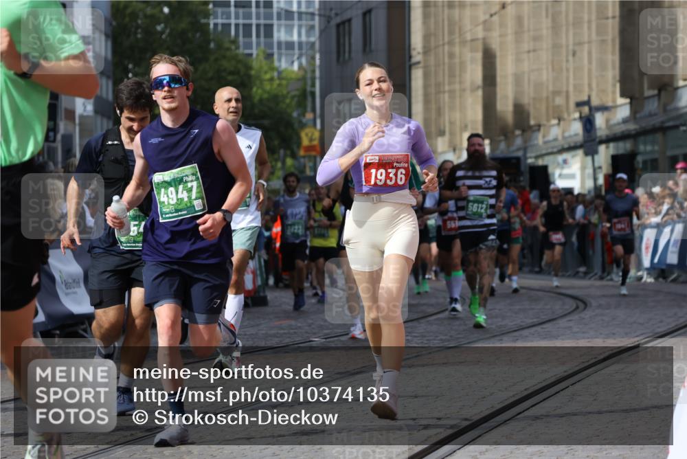 13.09.2026 - 21. swb-Marathon Bremen Strokosch-Dieckow http://msf.ph/oto/10374135 13.09.2026 13:37:08 Ziel 551, 813, 843, 1641, 1849, 1936, 2275, 3122, 3541, 3635, 3787, 3815, 3874, 3998, 4050, 4304, 4335, 4892, 5061, 5236, 5355, 5447, 5656, 5823, 6050, 6269, 6280, 6340, 6408, 6966, 7039, 7046, 7229, 7237, 7640, 7656, 8034, 8498, 8685, 8723, 9331, 9589, 9658, 9776, 9807, 270, 391, 869, 1180, 3333, 3627, 3823, 4947, 5388, 5547, 5577, 5612, 5738, 5791, 6046, 6904, 6947, 7571, 8268, 8753, 9701 meine-sportfotos.de