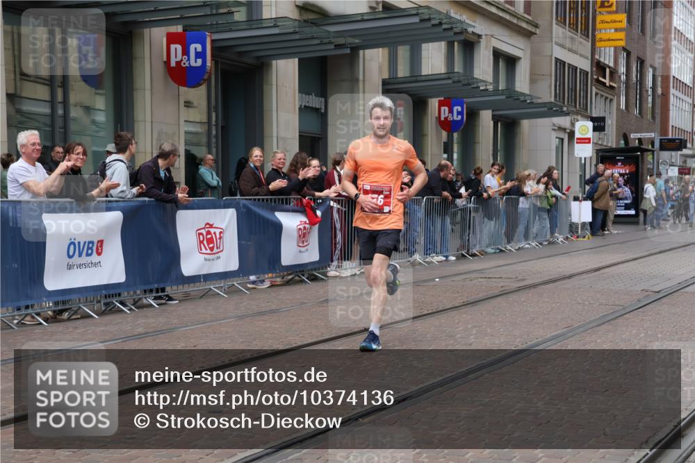 13.09.2026 - 21. swb-Marathon Bremen Strokosch-Dieckow http://msf.ph/oto/10374136 13.09.2026 12:22:48 Ziel 176 meine-sportfotos.de