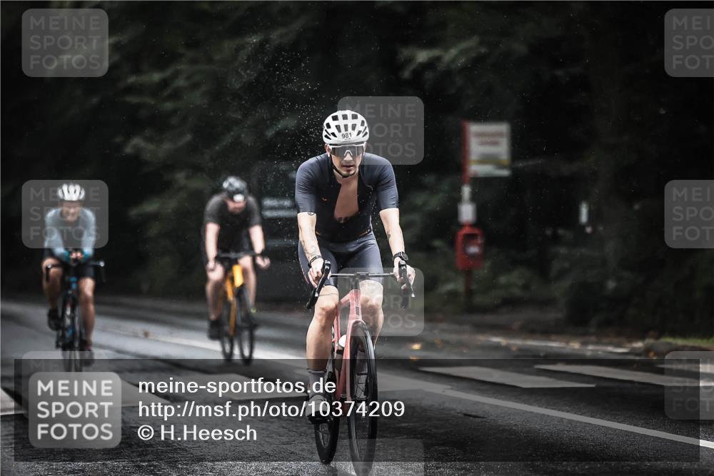 13.09.2026 - Stadtparktriathlon H.Heesch http://msf.ph/oto/10374209 13.09.2026 12:10:59 Radfahren 905, 938, 981, 1020 meine-sportfotos.de