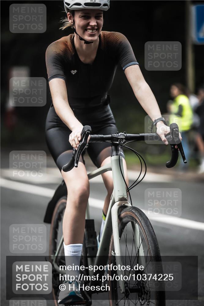 13.09.2026 - Stadtparktriathlon H.Heesch http://msf.ph/oto/10374225 13.09.2026 10:24:52 Radfahren 227, 427, 430, 443 meine-sportfotos.de