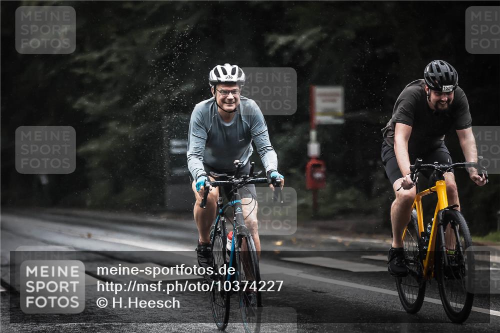 13.09.2026 - Stadtparktriathlon H.Heesch http://msf.ph/oto/10374227 13.09.2026 12:11:00 Radfahren 905, 938, 981, 1020 meine-sportfotos.de