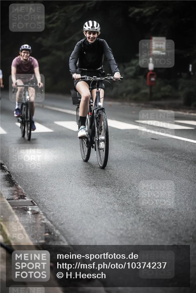 13.09.2026 - Stadtparktriathlon H.Heesch http://msf.ph/oto/10374237 13.09.2026 10:24:54 Radfahren 227, 427, 430, 443 meine-sportfotos.de