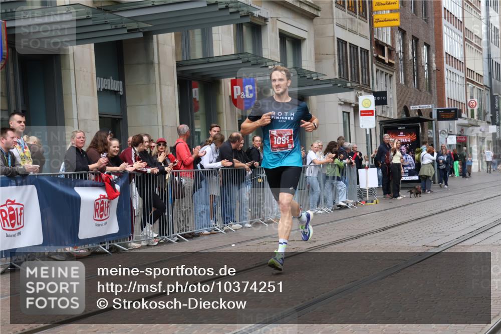 13.09.2026 - 21. swb-Marathon Bremen Strokosch-Dieckow http://msf.ph/oto/10374251 13.09.2026 12:24:50 Ziel 1091 meine-sportfotos.de
