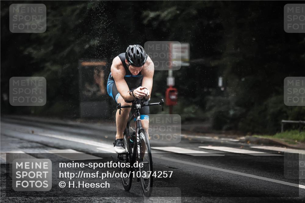 13.09.2026 - Stadtparktriathlon H.Heesch http://msf.ph/oto/10374257 13.09.2026 12:11:07 Radfahren 949, 964 meine-sportfotos.de