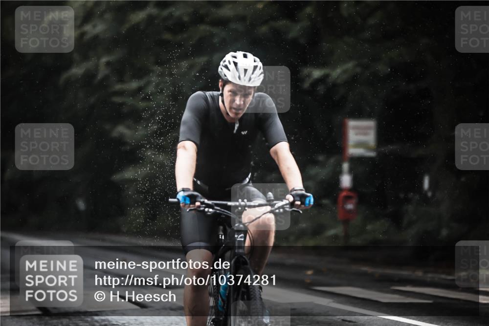 13.09.2026 - Stadtparktriathlon H.Heesch http://msf.ph/oto/10374281 13.09.2026 12:11:11 Radfahren 949, 964, 1036, 1048 meine-sportfotos.de