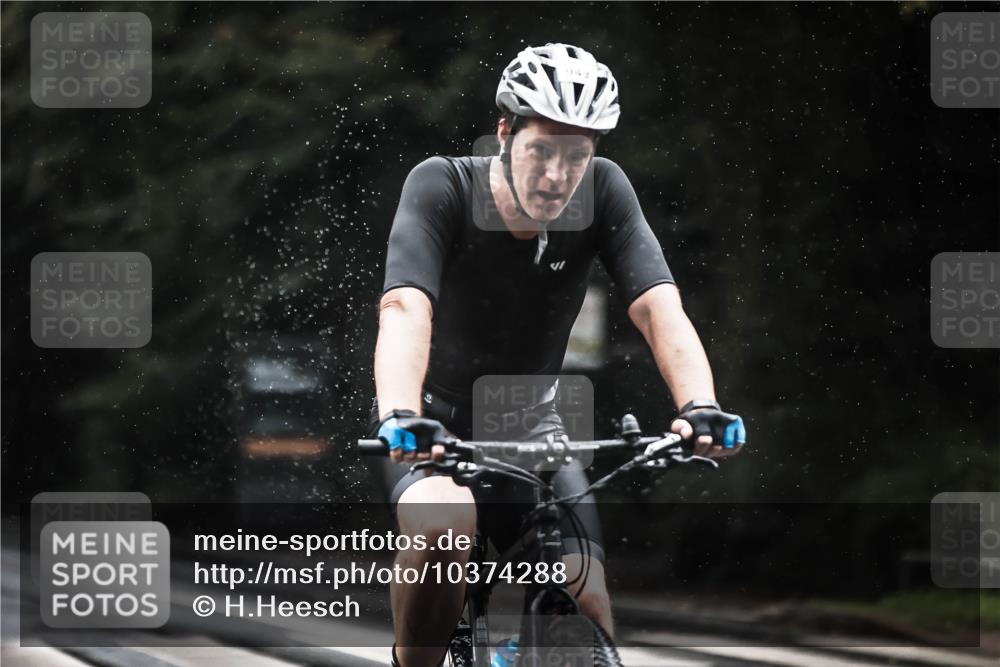 13.09.2026 - Stadtparktriathlon H.Heesch http://msf.ph/oto/10374288 13.09.2026 12:11:12 Radfahren 949, 964, 1036, 1048 meine-sportfotos.de