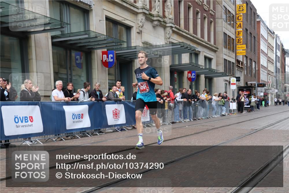 13.09.2026 - 21. swb-Marathon Bremen Strokosch-Dieckow http://msf.ph/oto/10374290 13.09.2026 12:24:51 Ziel 1091 meine-sportfotos.de