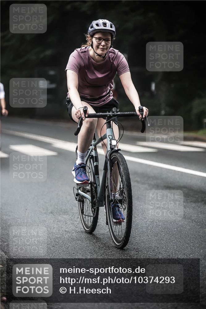 13.09.2026 - Stadtparktriathlon H.Heesch http://msf.ph/oto/10374293 13.09.2026 10:24:56 Radfahren 227, 427, 430, 443 meine-sportfotos.de