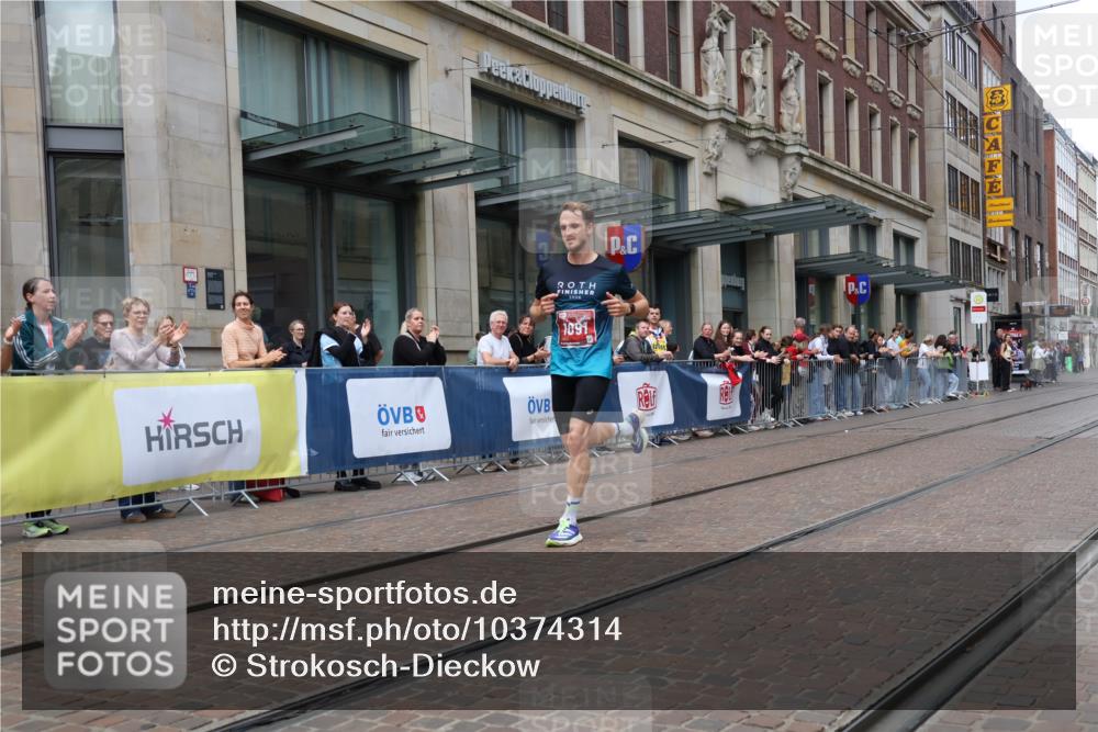 13.09.2026 - 21. swb-Marathon Bremen Strokosch-Dieckow http://msf.ph/oto/10374314 13.09.2026 12:24:52 Ziel 1091 meine-sportfotos.de