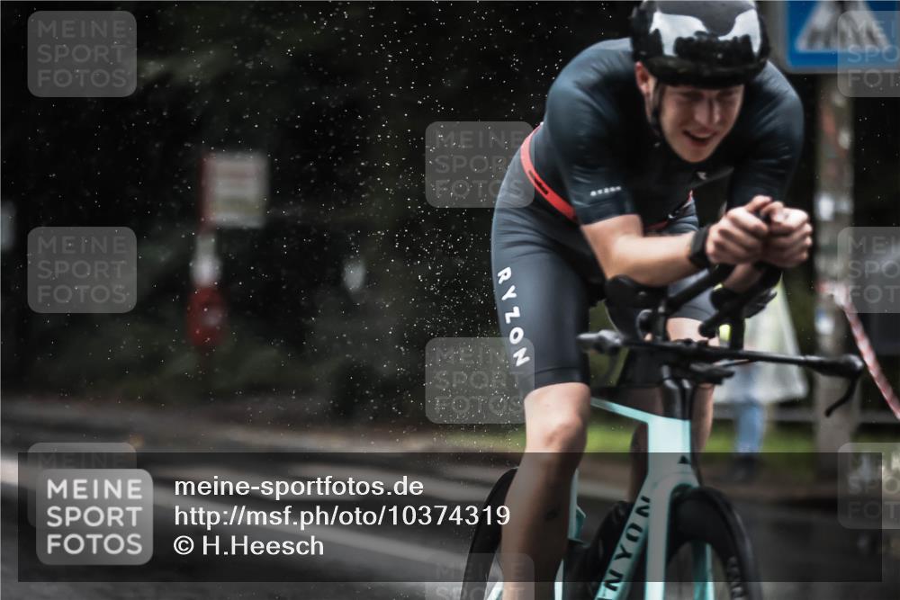 13.09.2026 - Stadtparktriathlon H.Heesch http://msf.ph/oto/10374319 13.09.2026 12:11:18 Radfahren 1008, 1036, 1048 meine-sportfotos.de